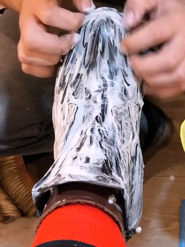 SOoooo SATISFYING 🫰✨ Black Boot Transformation Very Shine🌟🔥 #shoeshine #satisfying #asmr 