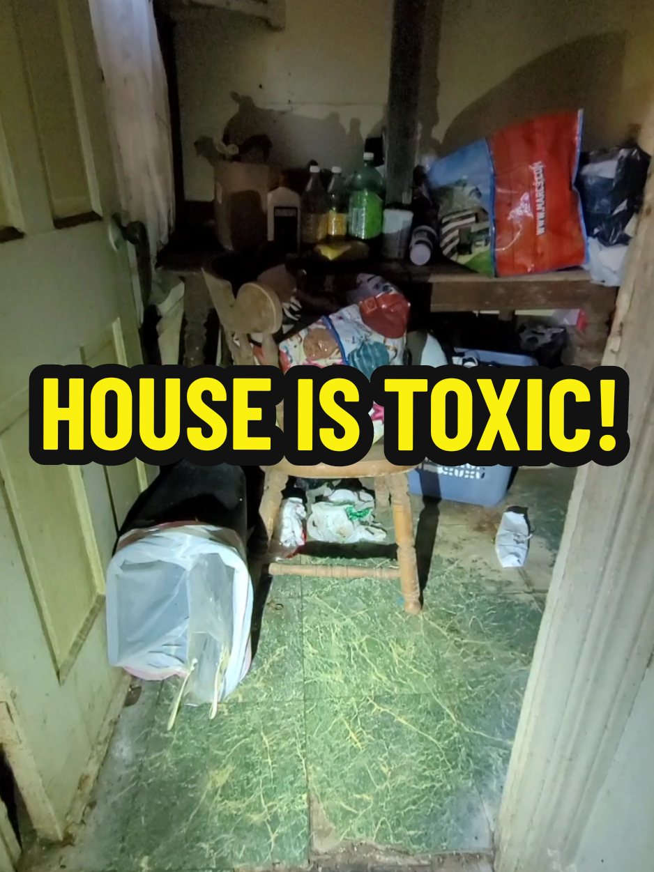 House Is TOXIC! 🤢 #realestate #house #job #dangerous #fyp 