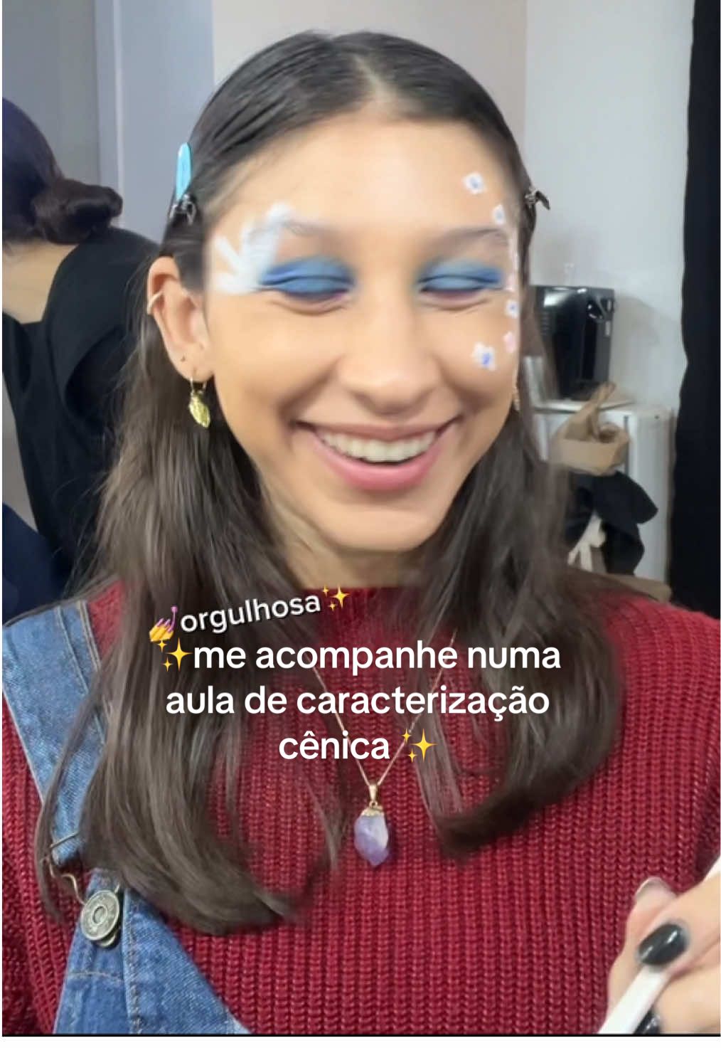 Mais um vídeo pra vocês que tão amando acompanhar as aulas!! #maquiagem #atriz #artescenicas #faculdade #CapCut 