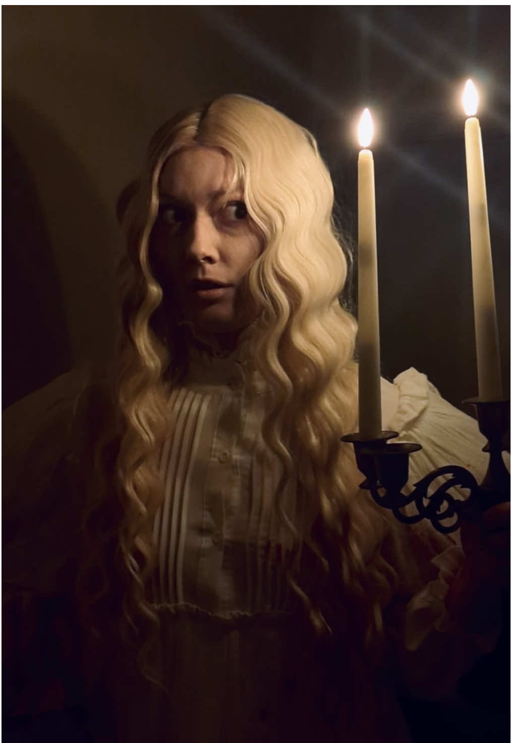 Is it too late for Edith to do this meme 🕯️ Del Toro’s Frankenstein is out  AAAAHHHH and I saw it yesterday it’s so beautifullll In honor of that, another silly Crimson Peak video because you guys loveee them 🤍 #crimsonpeak #crimsonpeakcosplay #edithcushing #cosplaymeme #gothicromance