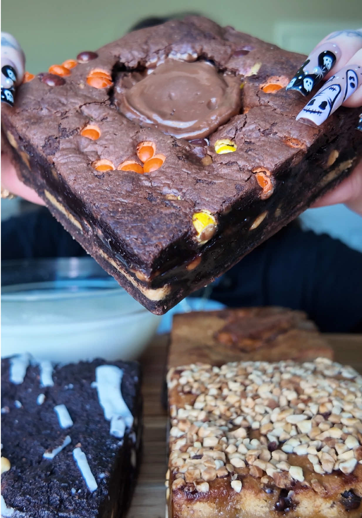 buckeye brownie halloween pack 🎃 which brownie do you want to try the most?? use code hallie10 at checkout🫶🏻 @Buckeye Brownies #buckeyebrownies #brownies #dessert #mukbang #fyp 