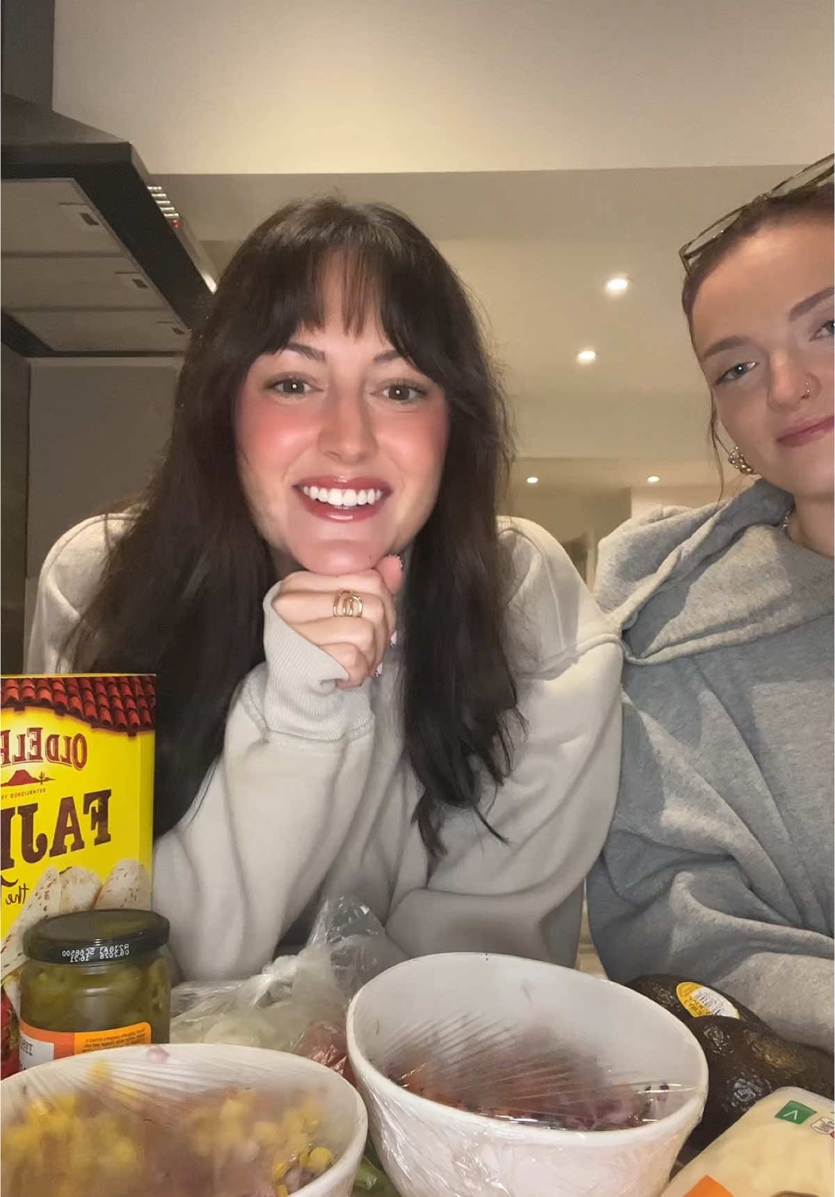 Mexican Inspired feast for girls night 🫶🏼 #fyp #foryou #food #dinner #mukbang #eatwithme #mexicanfood #fajitas #girlsnight 