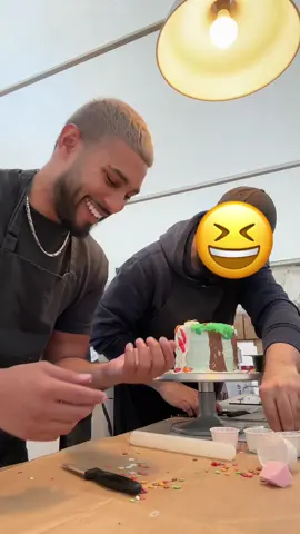 For cake orders drop me a message 😂 #baking #cakedecorating #viral #cooking #fyp