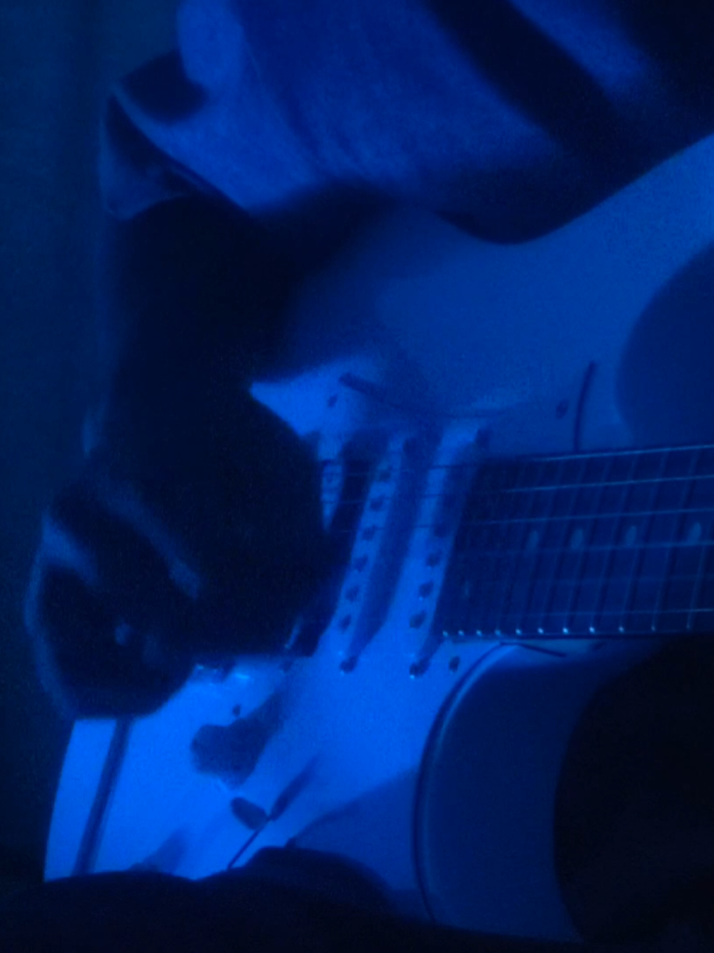 🙃❤️✨ . . . . . . #گیتار_الکتریک #گیتار #گیتارالکتریک #فوریو_نظری_به_حال_ما_کن #فوریو_پاشم_بیام_جرت_بدم 