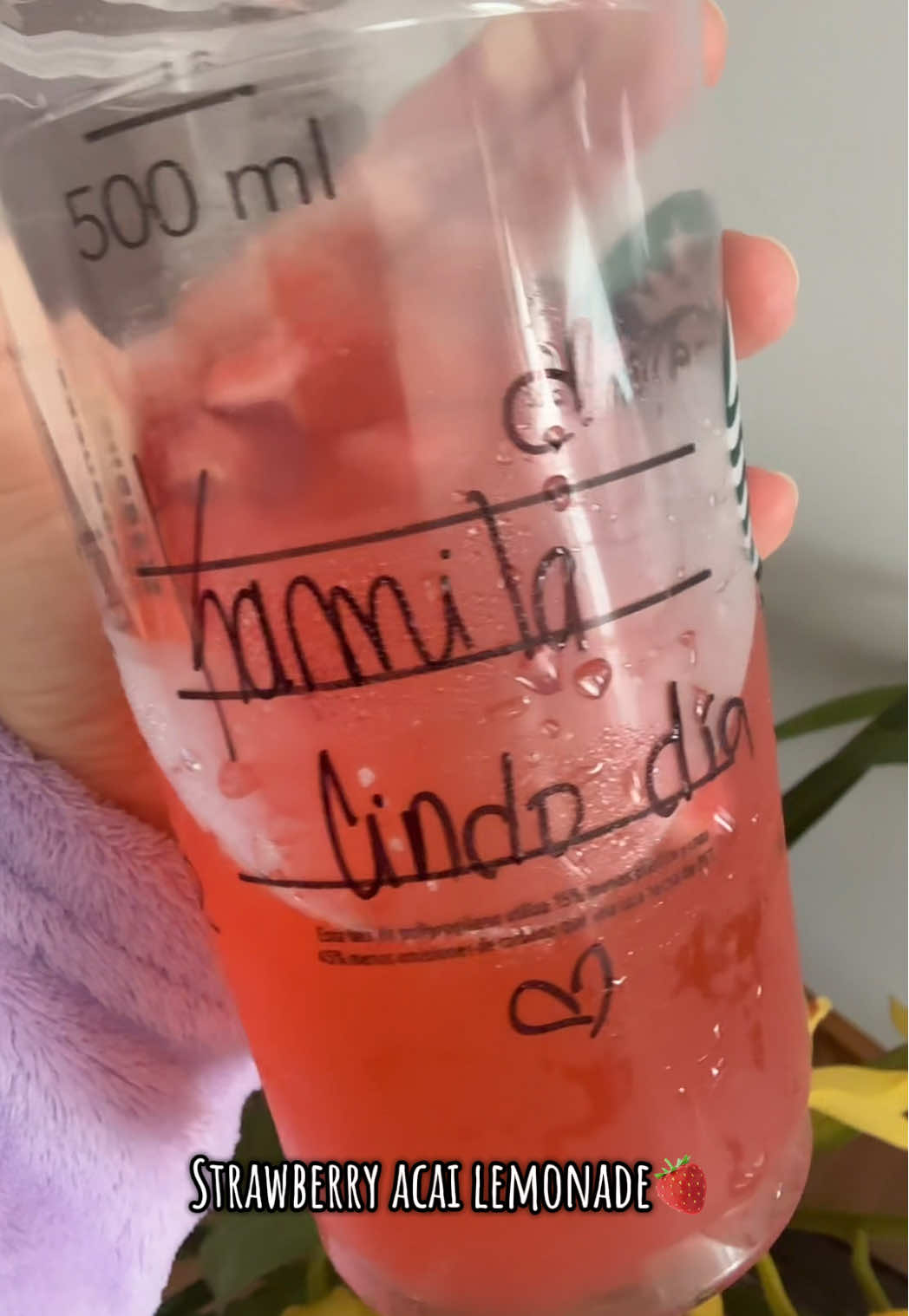 Gracias a la niña del Starbucks❤️🥤🍓 #starbucksdrinks #lemonade #strawberry #girl #justagirl 