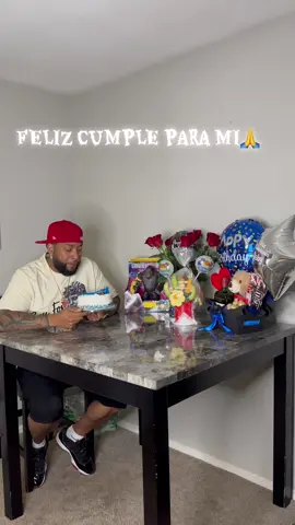 HOY ES UN DIA ESPECIAL PARA MI GRACIAS A TODOS LOS QUE SACARON DE SU TIEMPO PA FELICITARME LOS QUIERO Y LOS AMO VAMOS POR MAS🙏🦍