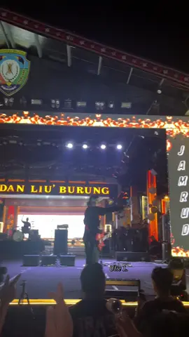 Nonton konser Jamrud kedua kalinya❤️‍🔥 Pecah abisss Putri🤘🏻 #konsermusik  #jamrud  #iraumalinau2025  #malinau  #fypage @nothink 
