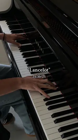 Lancelot, del amor a la traición. Disponible el viernes #piano #pianotok #musicaclasica #creatorsearchinsights #compositor 