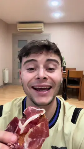 Esto es todo lo que meriendo para ver a mi Barça jugar contra Olympiacos en Champions.🤩😋🤤 @fcbarcelona  #asmr #jamon #carne #meat #comida 
