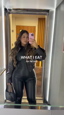 What I eat in a day, I mainly focus on whole foods to control my lipedema symptoms 🩷  I keep my meals realistic and according to my goals and try to avoid snacking as much as I can 🥰 If you are serious about reaching your goals apply for my 1:1 c0aching and let’s get you started 🤏🏾  #whatieat #lipedema #wholefoods #fatloss #bodyimage 