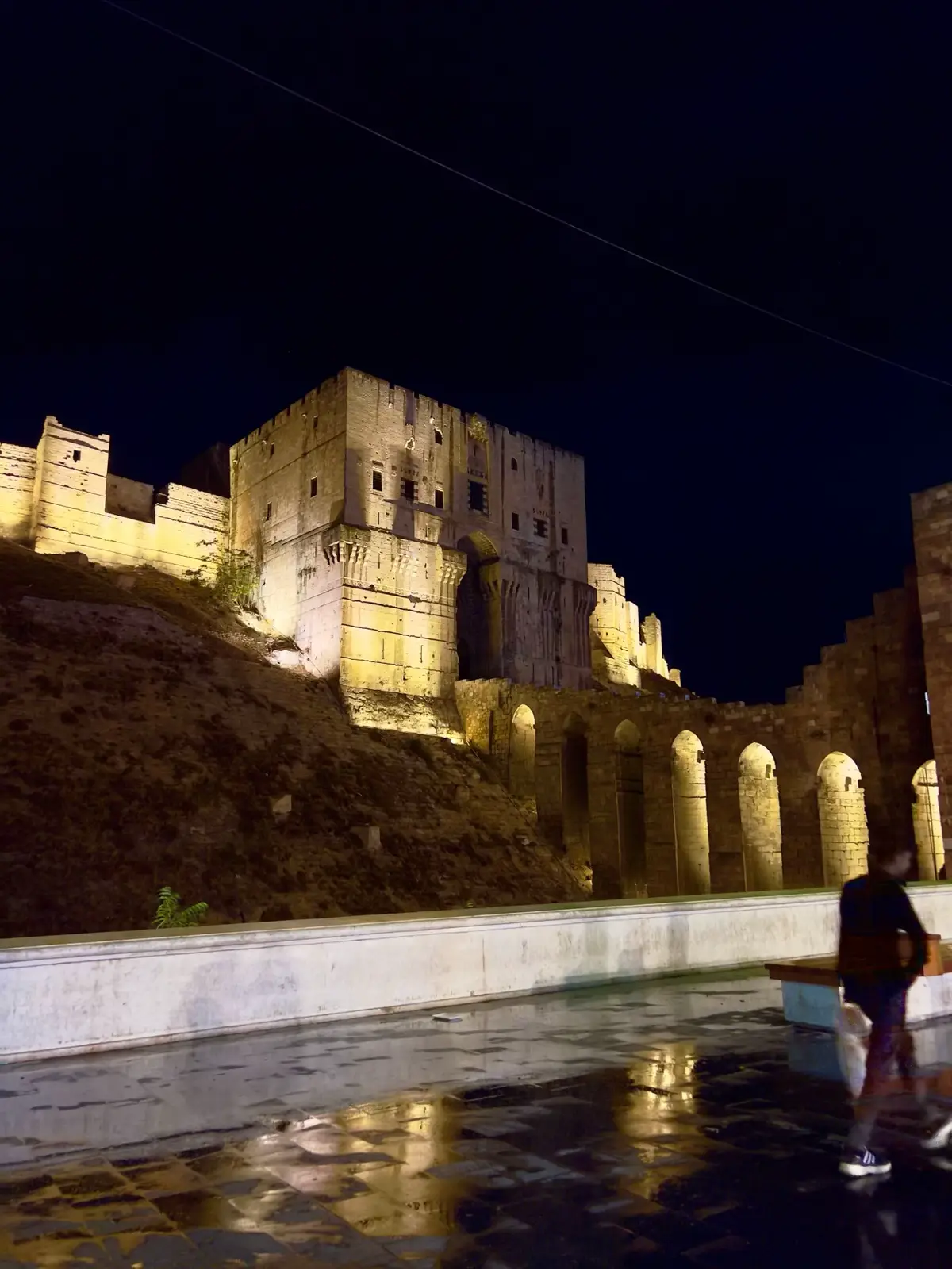 القلعه ومطرها#تصويري #حلب #مطر #اكسبلور 