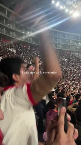 U ❤️ #universitariodedeportes #ydaleu #trincheranorte #garracrema #futbolperuano 