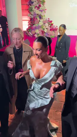 Kim k taking time for fans in Paris #kimk #kimkardashian 