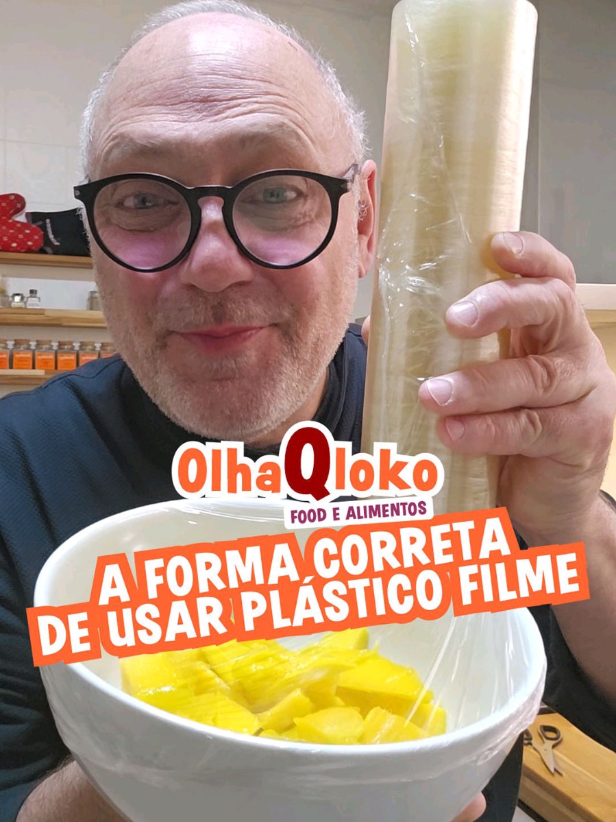 Você conhecia este método? 👇👇 Quem diria que existe uma forma diferente de embalar com plástico filme. Se a sua maior crítica também era a de encontrar a pontinha do plástico no próximo uso, seus problemas acabaram. Basta fazer desta forma. Além de muito prático na hora de embalar, também é prático na hora de reutilizar o rolo. Compartilha este vídeo com quem sempre teve o problema com plástico filme e segue o @olhaqloko para mais dicas como esta. #olhaqloko #receitas #gastronomia #food #dica 