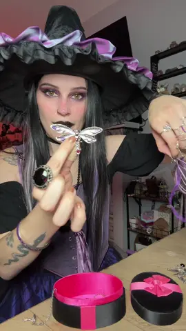 GIRL WHAT!! This mystery JEWLERY was STONNANG!!!!!!!! @Crystal Gayle🌻🌻🌻 #31daysofhalloween #mysteryjewlerygirl #mysteryjewelryjar #trending #halloweencostume 