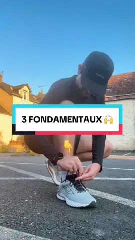 🚨 Voici mes 3 fondamentaux pour progresser en course pieds 🏃 :  1️⃣ Régularité : mieux vaux 3 petites séances par semaine qu’une grosse ponctuelle. La constance fait tout 💪 2️⃣ Sommeil et récup’ : c’est là que ton corps s’adapte et devient plus fort 🙌 3️⃣ Alimentation équilibrée : ton corps c’est comme une voiture, donne lui du carburant de qualité pour performer et éviter les blessures 🍳 Ces 3 fondamentaux doivent être tes piliers de tous les jours 🎯 #Running #courseapied 