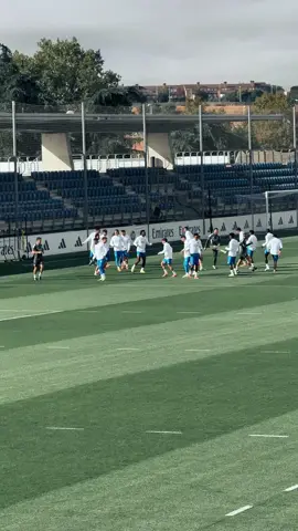 sesi latihan Real madrid di valdebebas hari ini persiapan untuk  champions league melawan Juventus di Santiago Bernabeu #realmadrid #madrid #foryou #fyp #trainingday 