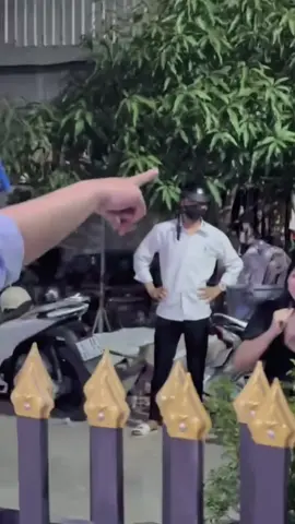 3 phần bất lực 7 phần nuông chiều :))