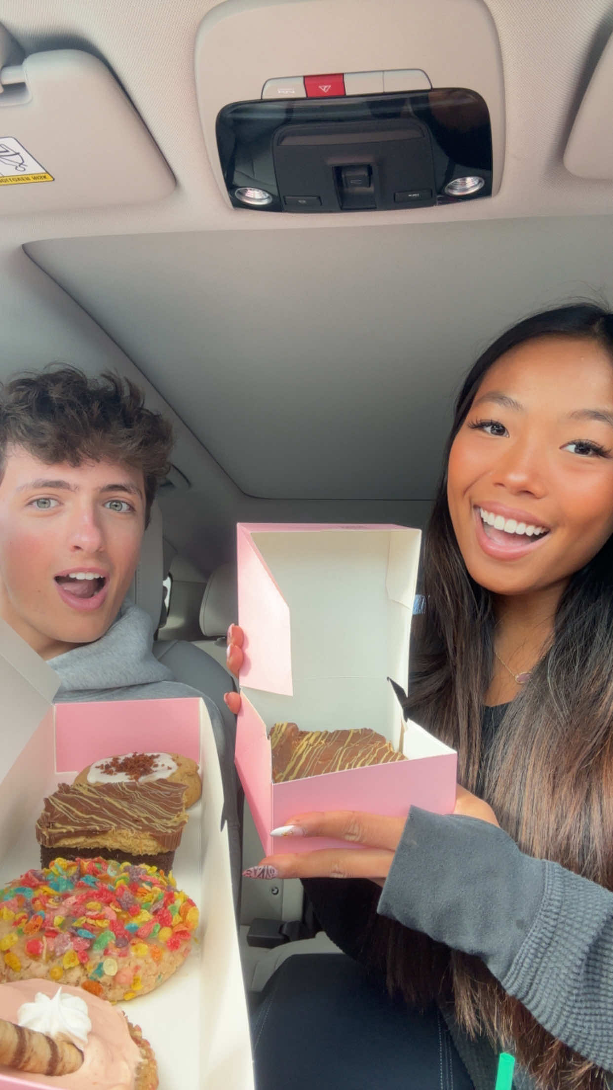 DUBAI CHOCOLATE 🍫 #DUBAI #crumblreview #dubaicrumblcookie #foodreview 