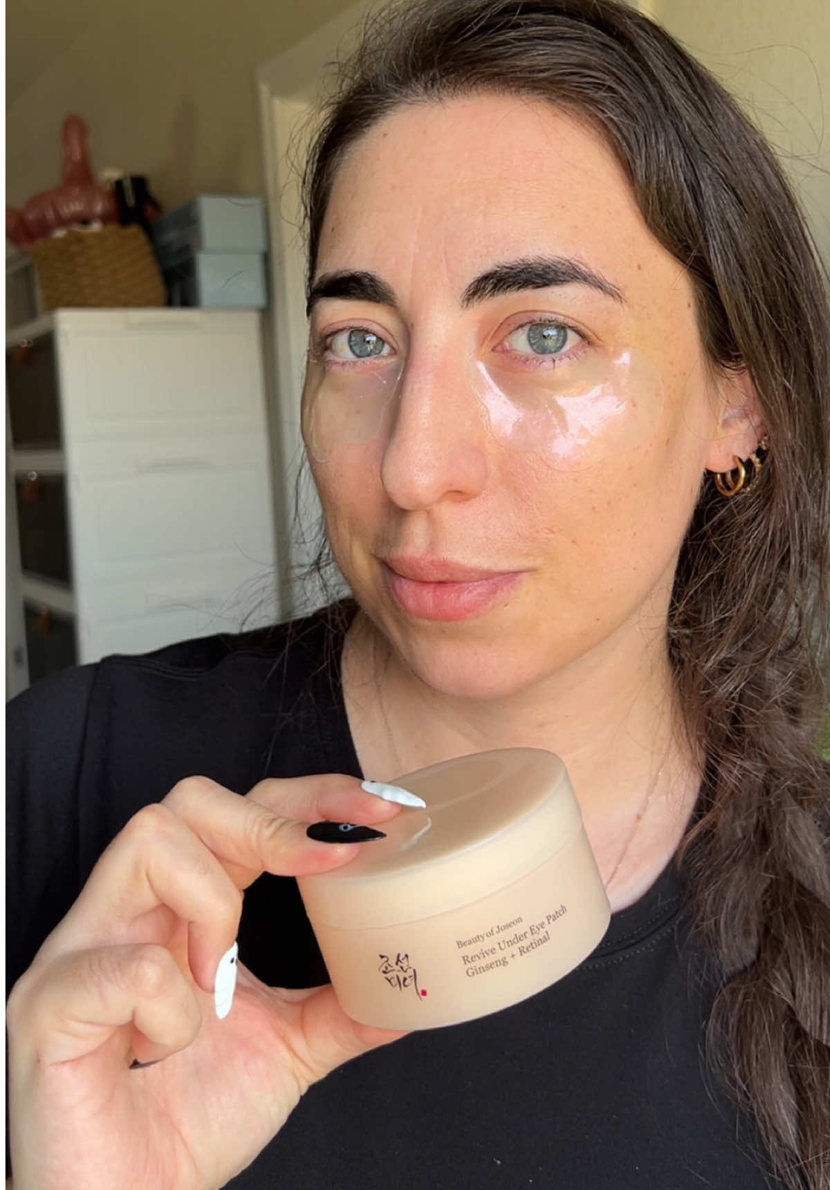 Tired eyes? 👀 I’ve been trying the @Beauty of Joseon Revive Under Eye Patches with Ginseng + Retinal and wow… instant hydration + glow! ✨ These wing-shaped hydrogel patches melt right into the skin, target puffiness, dark circles, and wrinkles, and are clinically proven to reduce fine lines by 20% in just 2 weeks. 💪 Packed with Ginseng Water, Retinal, and Peptides, they’re basically a spa day for your under eyes. 🌿💧 #BeautyofJoseon #KBeauty #shop #gifted #us 