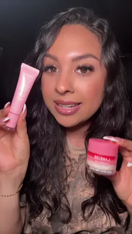 4 free gifts, free shipping, for this Laneige strawberry hydration duo!? SOLD add 10 to the cart, ITS THAT GOOD 🍓🤪 @laneige_us  #laneige_us #laneige #lipgloss #giftsforher #tiktokshopcreatorpicks 