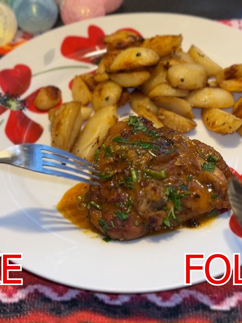 Pulpe fragede de pui, rumenite frumos și acoperite cu un sos delicios din muștar, miere și usturoi. Combinația dulce-sărată le face suculente, aromate și ușor lipicioase – exact cât trebuie! 🍯🧄 O rețetă simplă, dar cu gust de restaurant! 😋 #pulpe #pui #sosdemuștar #miere #usturoi #rețetedeacasă #gătimcuplăcere #danykacakes #delicios #foodlove#toatalumea #musafirii #gradina #musafiriingradina #broastedabudhabi #retetadeacasa #DeliciuDeSezon #hashtags #tik_tok #everyone #tutorial #hashtagsviralvideos #hashira #albine #hashtagsmagicas #hashtag #flori
