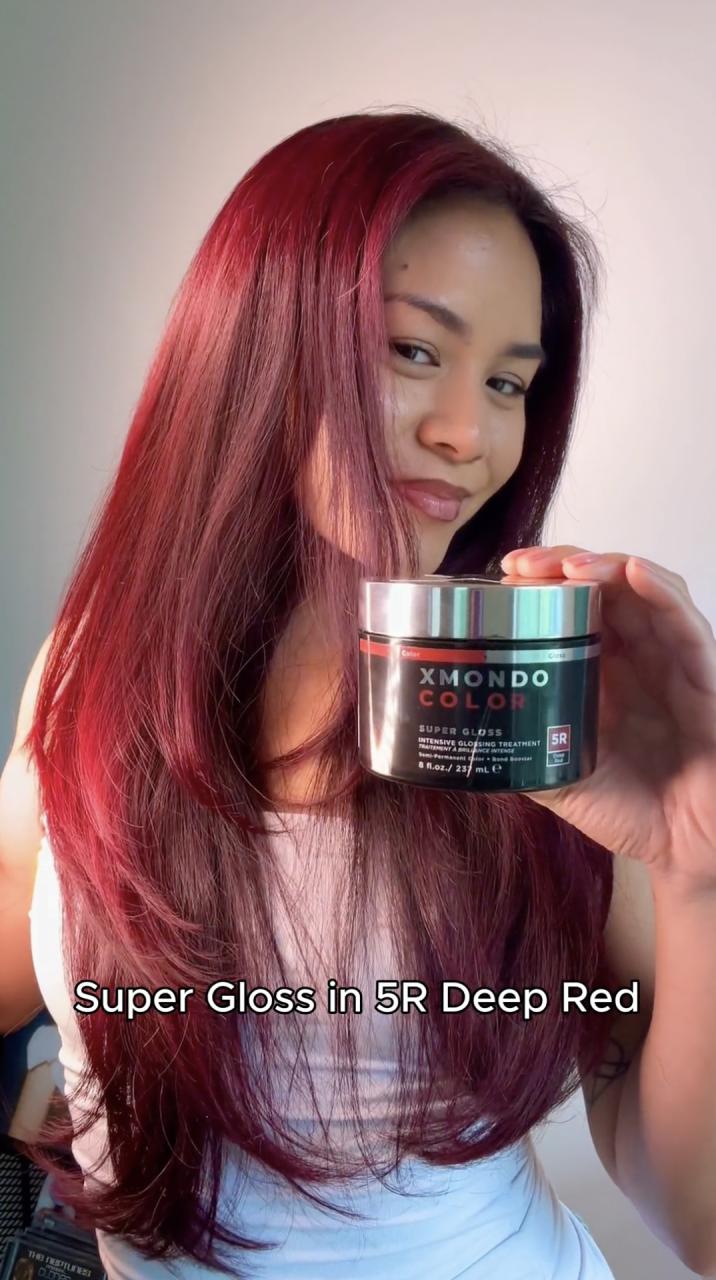 Cherry cola hair, but make it low-maintenance 🍒💋 Super Gloss in shade 5R Deep Red + BOOST X Dry Shampoo = rich color without the extra wash days.