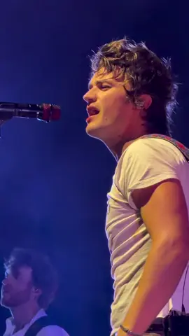 djo performance end of beginning in Los Angeles CA oc 20 in the greek theatre 🎥  . . #djotime #joekeery #steeveharrington #postanimal 
