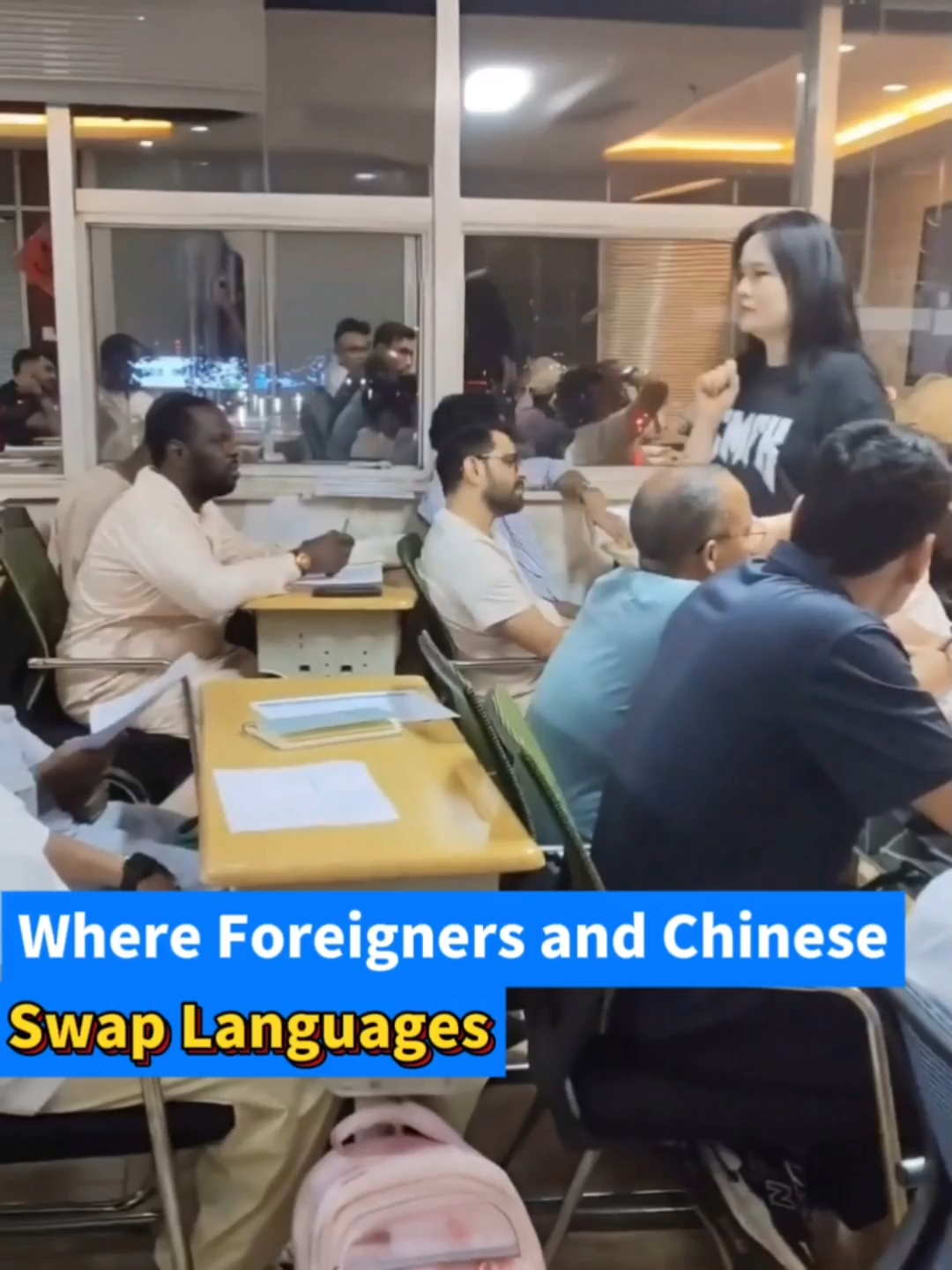 Foreigners learning Chinese, Chinese people learning English —all in the same classroom!!! 👀🌏 In Yiwu, China, language connects business and friendship 🤝✨#Yiwu