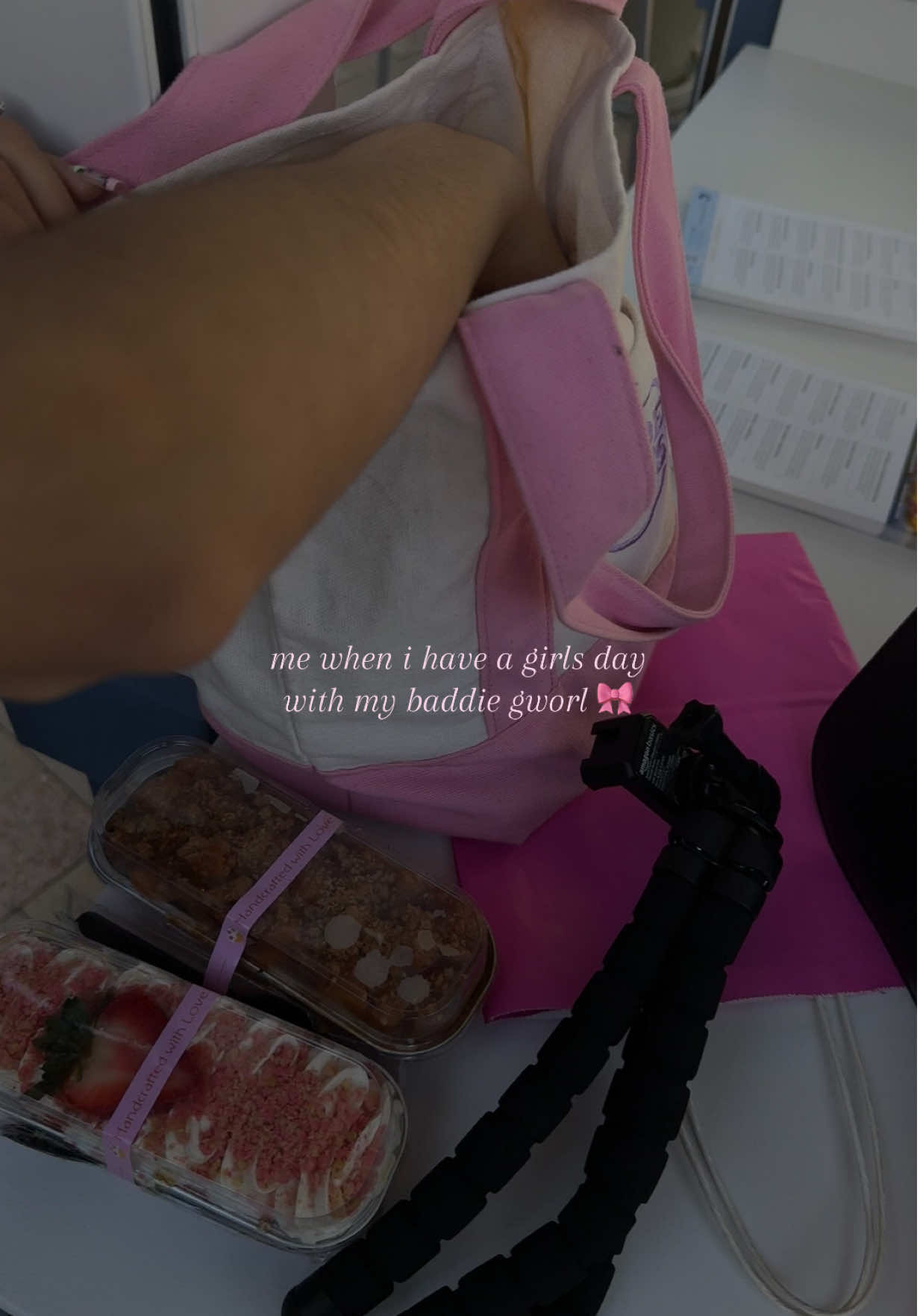 i 💖 being a girl and doing girly things✨@𝒔𝒐𝒇𝒊 🎀 #fyp #foryoupage #girlsday #relatable #real 