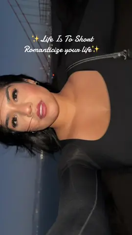 Ofc I’m delusional and be thinking I’m in a music video every time I pull my phone out🥹#musicvideo #fypage #romanticizeyourlife #loveyourself 