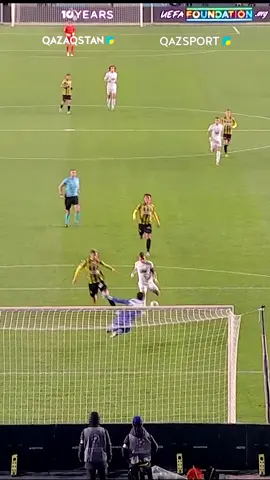 ✨«Қайрат» - «Пафос» матчының жарқын сәттері  Алматылық команда кипрліктермен тең ойнап, турнирдегі алғашқы ұпайын еншіледі. 🇰🇿«Қайрат» 0:0 «Пафос»🇨🇾 🗓 «Қайрат» енді 26 қазанда өз алаңында «Астанамен» ойнайды. 📺@qazaqstantv