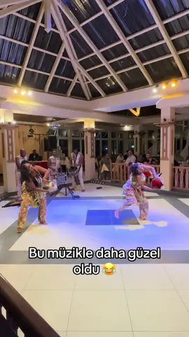 Mauritiuslu kızların geleneksel dansı 😇#mauritius🇲🇺 #dans #dansvideosu #keşfetteyizzz #keşfetbeniöneçıkar 