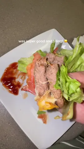 These were so good and so filling! Definitely recommend if you’re wanting to eat a little healthier 🙂‍↕️ #healthyswaps #caloriedeficit #lettucewrap #burger #fyp 