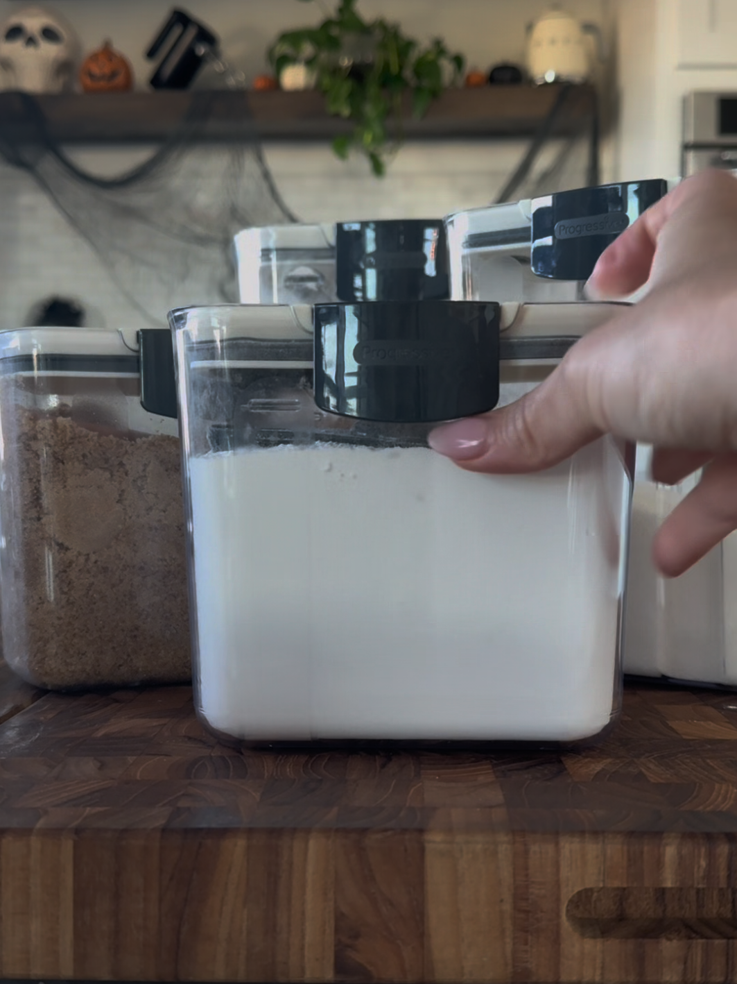 Stay organized and stylish with the Progressive ProKeeper 6-Piece Baker’s Storage Set. Each container is designed with its own unique tool to make baking prep effortless, from measuring to scooping to keeping ingredients fresh. A must-have for every baker’s kitchen! #organized #storagesolutions  #KitchenOrganization #baker 