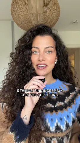 things I find incredibly chic for the curly girls! 🫶🏽  #curlygirl #curlyhair #chic #curlyhairtok #fyp 