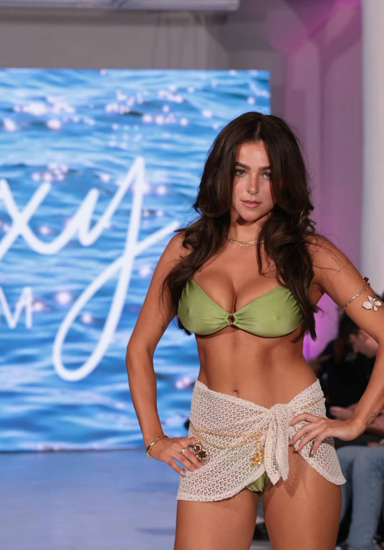 just getting my steps in😉 #lafw 