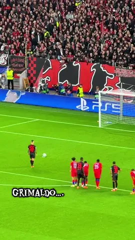 Grimaldo verschießt Elfmeter … #grimaldo #penalty #psg #leverkusen 
