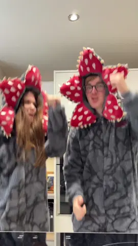 life of a demogorgon xx #taylorswift #strangerthings #funny #trend #fyp 