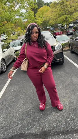 @Katch Me two piece jogger set great for fall #tiktokshopcreatorpicks #twopieceset #burgandy 