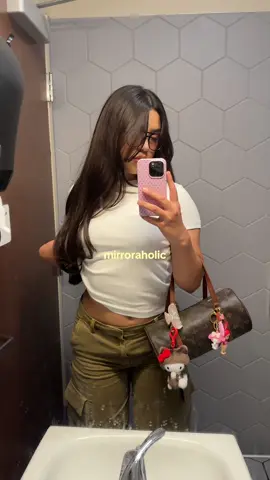 Outfit and mirror hate to see me coming 🌟 #OOTD #purse #girlythings #fyp #foryou 