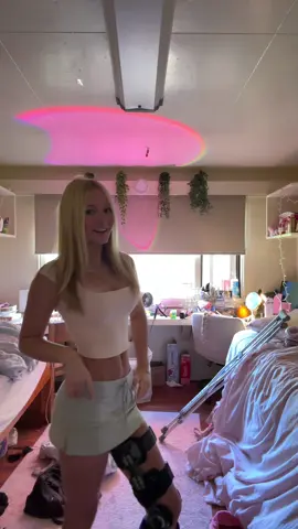 knee brace ruing my fit☹️