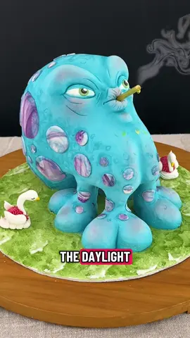 Full confession I’ve made myself two birthday cakes this year. What else would a bakey makey cakey lady do when she turns 50! I hope you enjoy this cursed cake of my dreams. #cakesculpture #bakersoftiktok #cakedecorating #octopus #octopuscake 