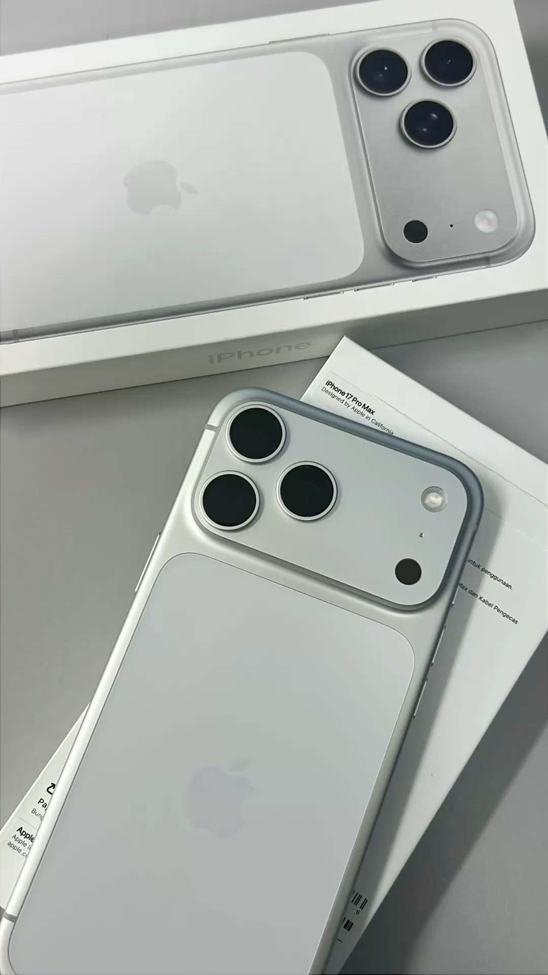 L’IPHONE 17 PRO ENFIIN !  La qualité ++ au rendez-vous dans les prochains vidéos 🤡 #iphone17 #ugccreator #unboxingvideo #deballage #apple 