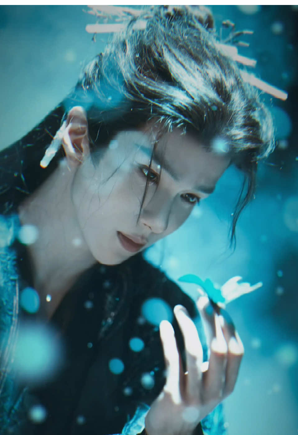 Thì ra đây là lời Tư Đồ Lĩnh muốn nói với Minh Ý 🥹 “Minh Ý à, Kỷ Bá Tể có tốt với tỷ không? Cớ sao tỷ nỡ trao hết chân tình cho người ta  Chân tình của tỷ có thể chia làm 2 sao? Có thể chia cho em một nửa chân tình của tỷ được không? Có được không?” #nhapthanhvan  #loveintheclouds入青云  #tudolinh  #yuchengen余承恩 