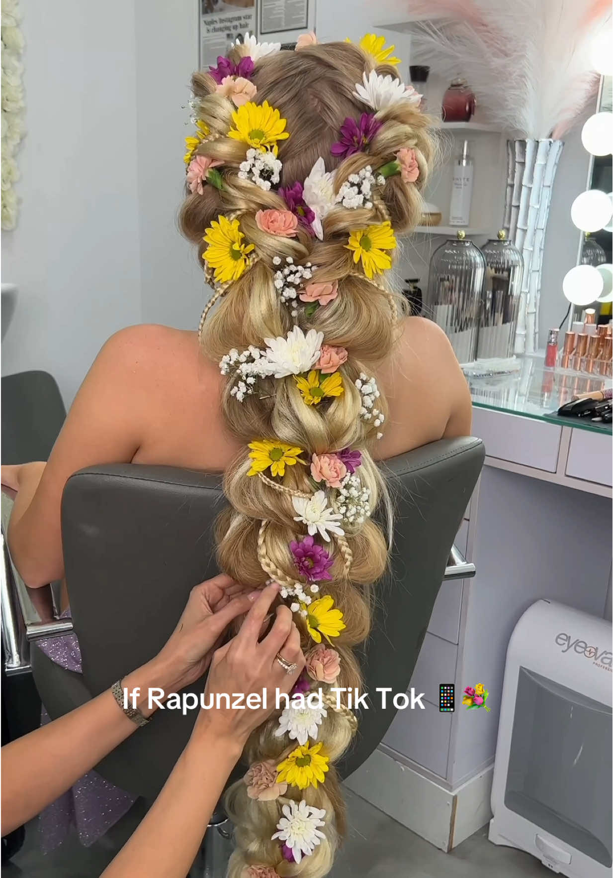 Because this month deserves a Rapunzel moment 🌷 Tamed flyaways with @SexyHair Smooth & Seal, lifted , added volume with Powder Play Lite 💫 #sexyhairpartner  Hair @samirasjewelry  Make up @intriagos.artistry  Model @trinityyy.raine #rapunzel #rapunzelhair #disneyprincess #tangled 