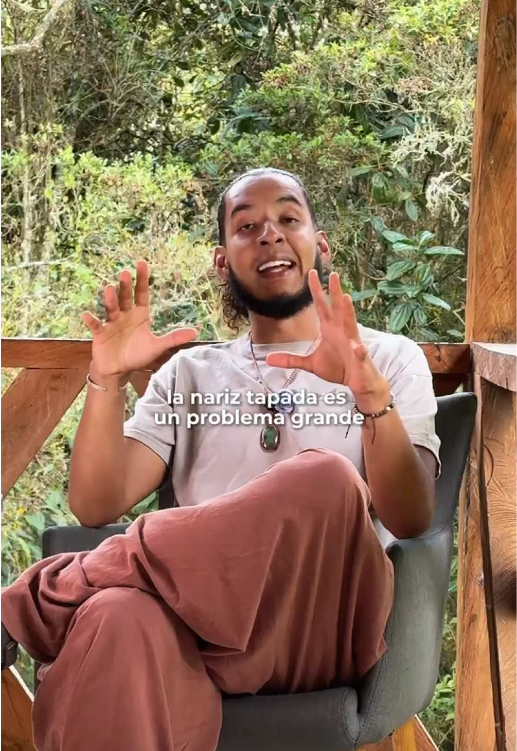 ¿Nariz tapada? Respira mejor en 30 segundos con este truco. Inhala, exhala, tapa la nariz, mueve la cabeza y masajea entre las cejas. Funciona. Escribe “Nariz”en mi reel de Instagram y te paso mis trucos naturales para respirar mejor. #NarizTapada #RespiraMejor #Bienestar #SaludNatural #Respiración