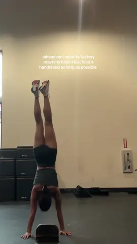 always does the trick #handstandaholic