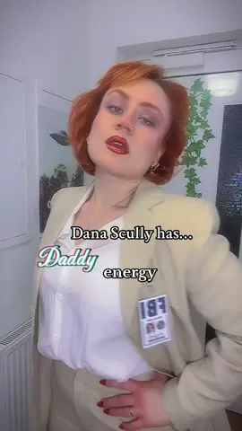 Daddy energy 😮‍💨 #danascully #xfiles #cosplay #costume #halloweencostume 