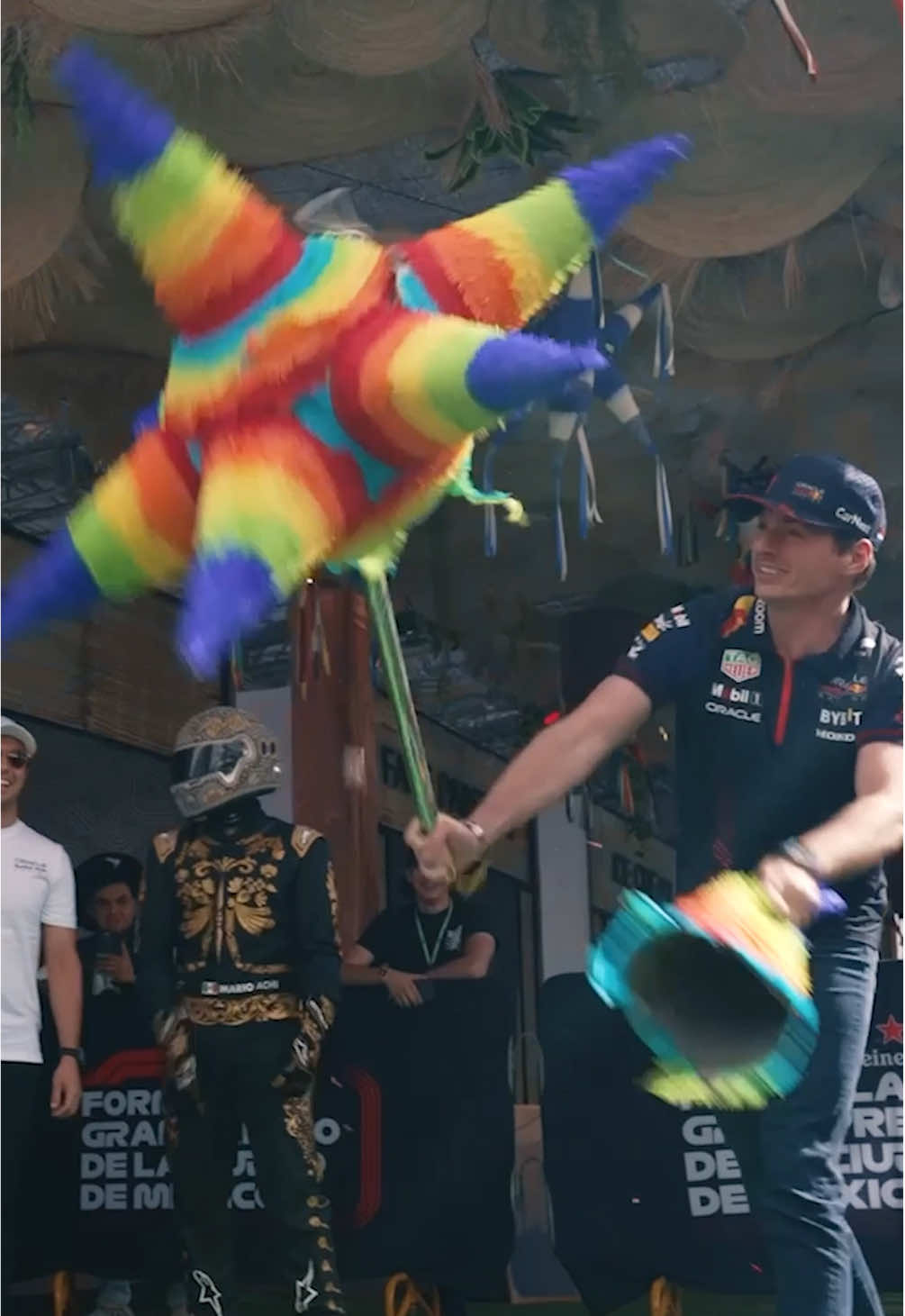 *Ningunas piñatas resultaron heridas en la grabación de este video* 🪅 #f1 #maxverstappen #parati #novelas 